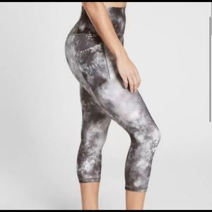 NWT Athleta Salutation Stash Supernova Capri